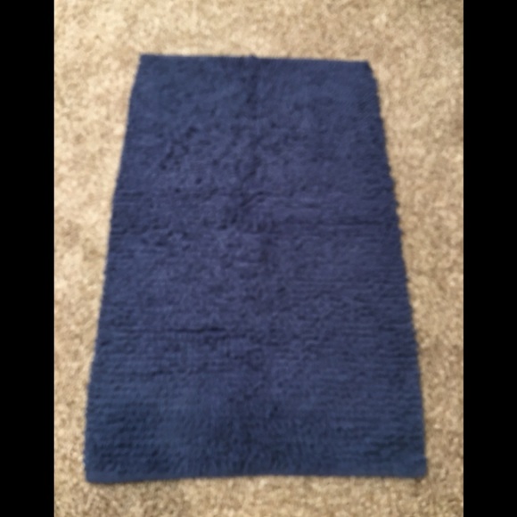 BLUE RUG APPROX 4ft x 2 ft 5in - Picture 2 of 4